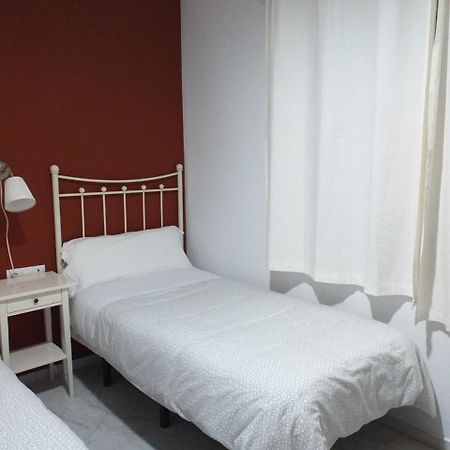 Hostal Monteluna Rociana Екстер'єр фото