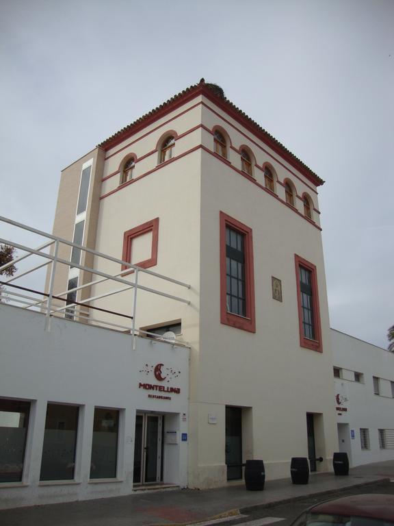 Hostal Monteluna Rociana Екстер'єр фото