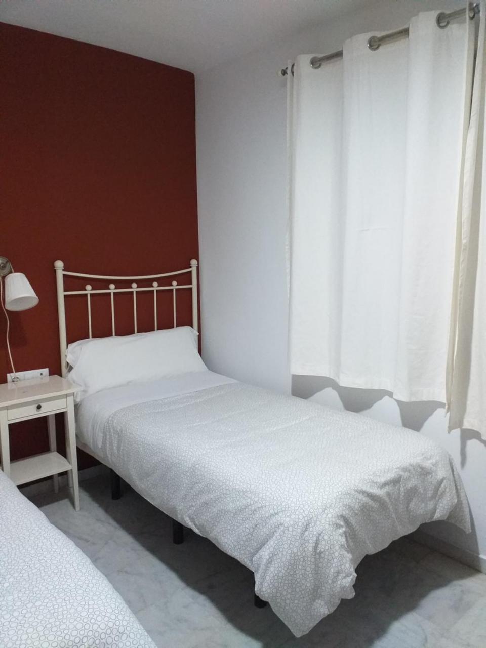 Hostal Monteluna Rociana Екстер'єр фото