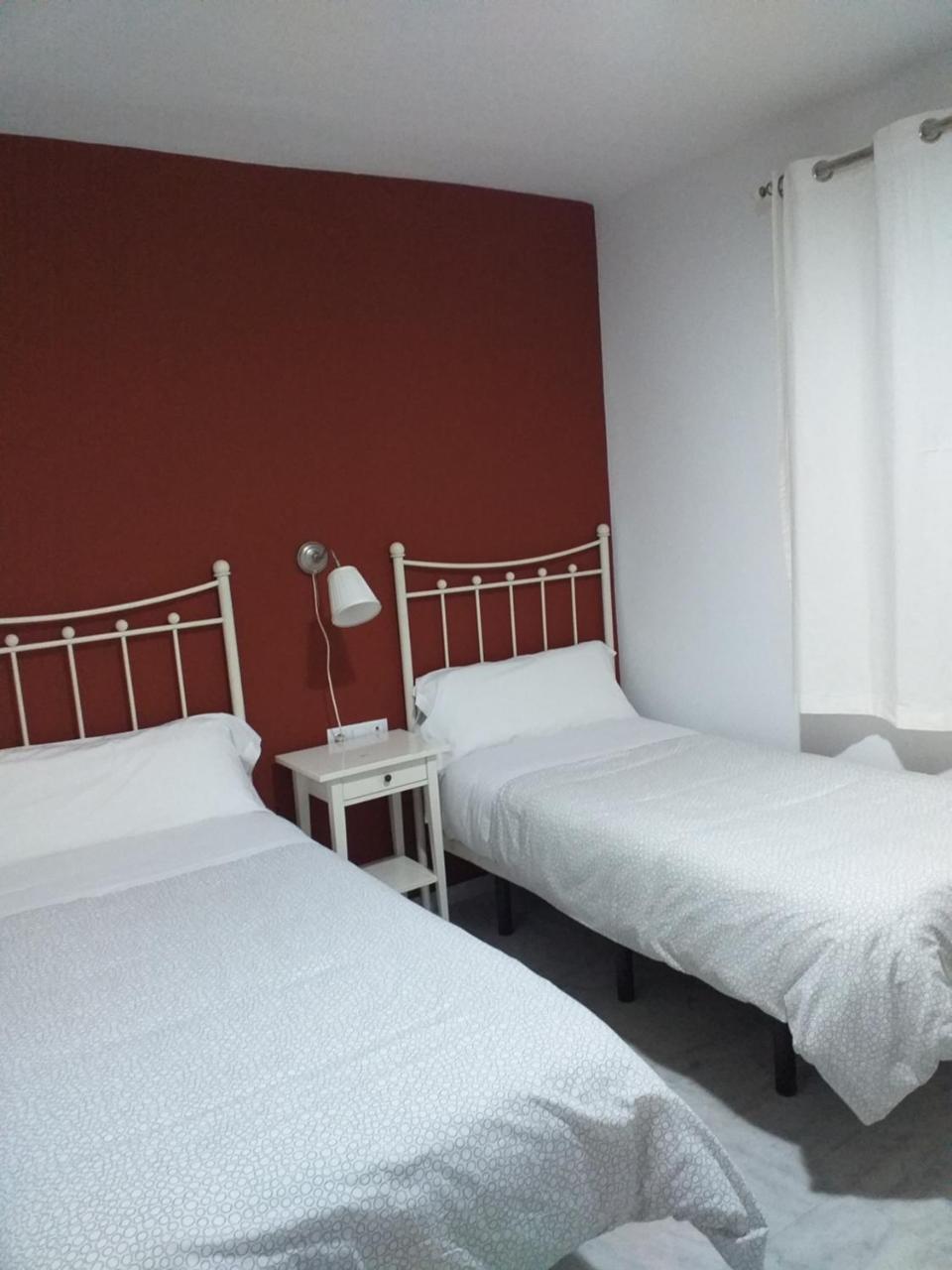 Hostal Monteluna Rociana Екстер'єр фото
